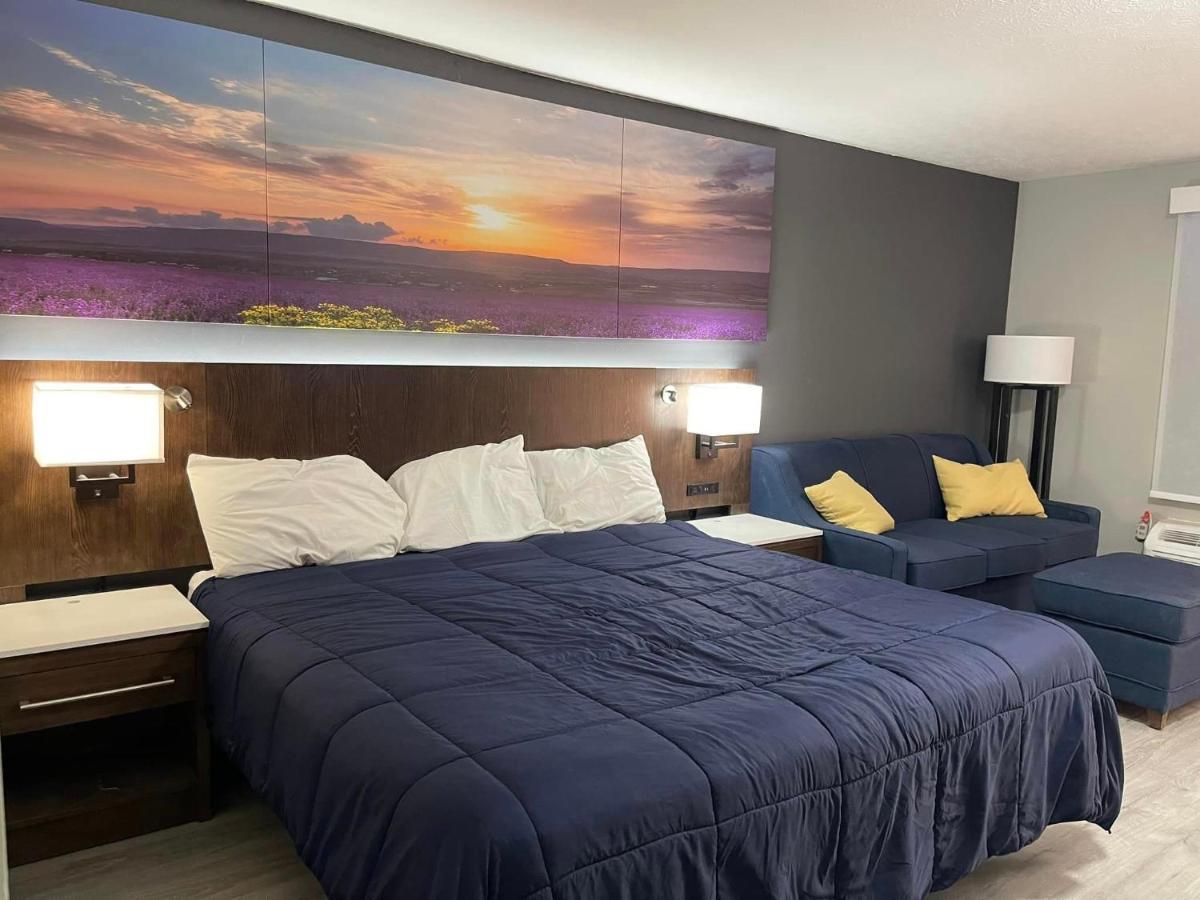 Luxor Inn & Suites, A Travelodge By Wyndham إلكينز المظهر الخارجي الصورة