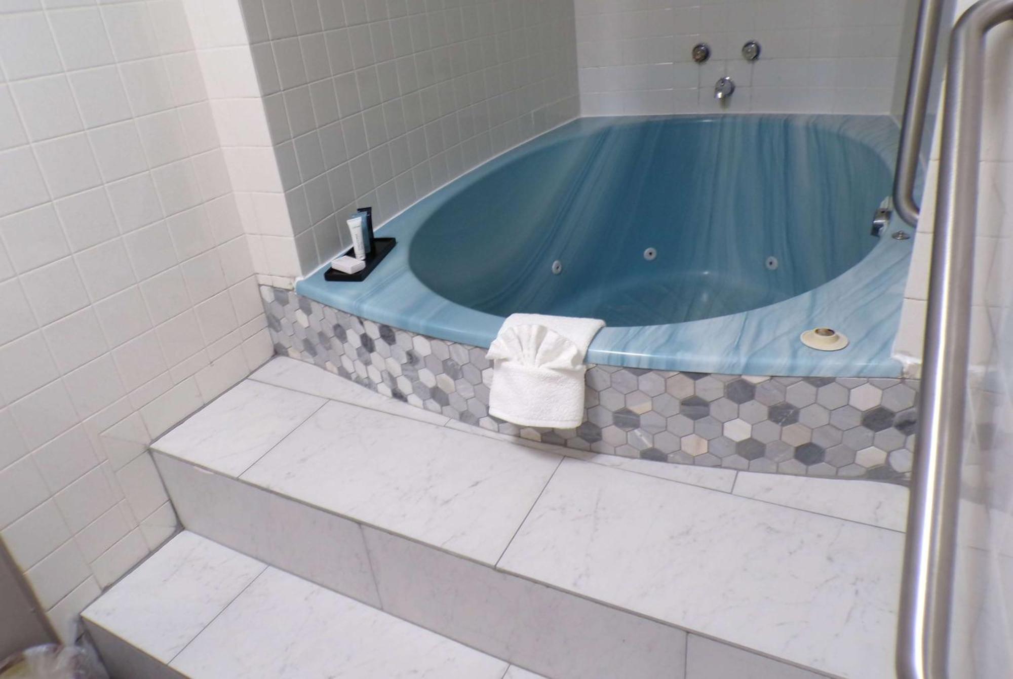 Luxor Inn & Suites, A Travelodge By Wyndham إلكينز المظهر الخارجي الصورة