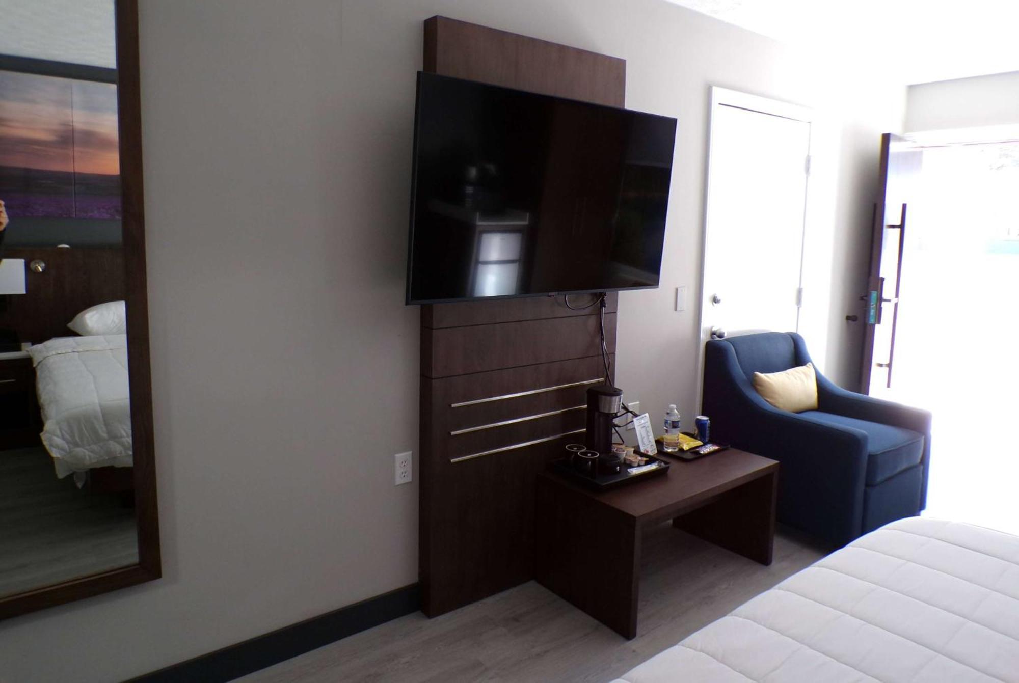 Luxor Inn & Suites, A Travelodge By Wyndham إلكينز المظهر الخارجي الصورة
