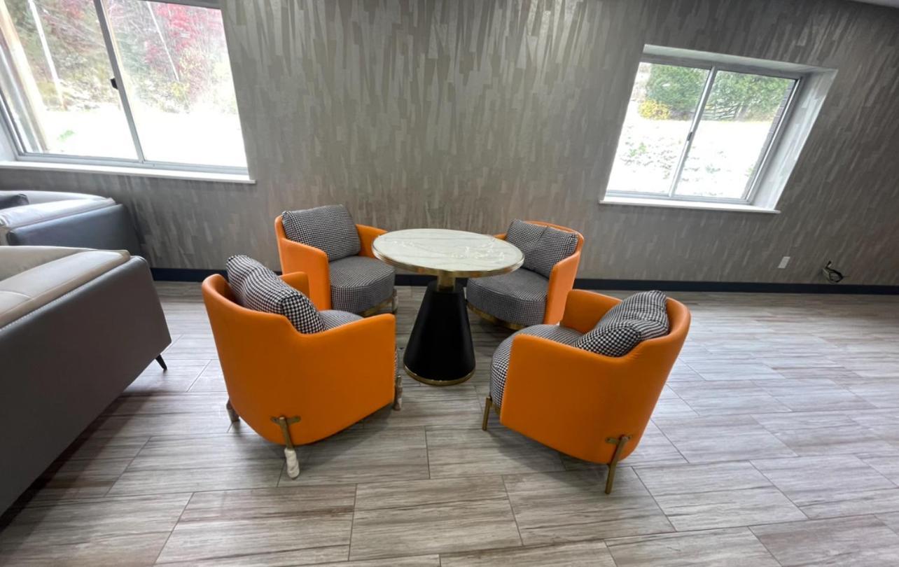 Luxor Inn & Suites, A Travelodge By Wyndham إلكينز المظهر الخارجي الصورة