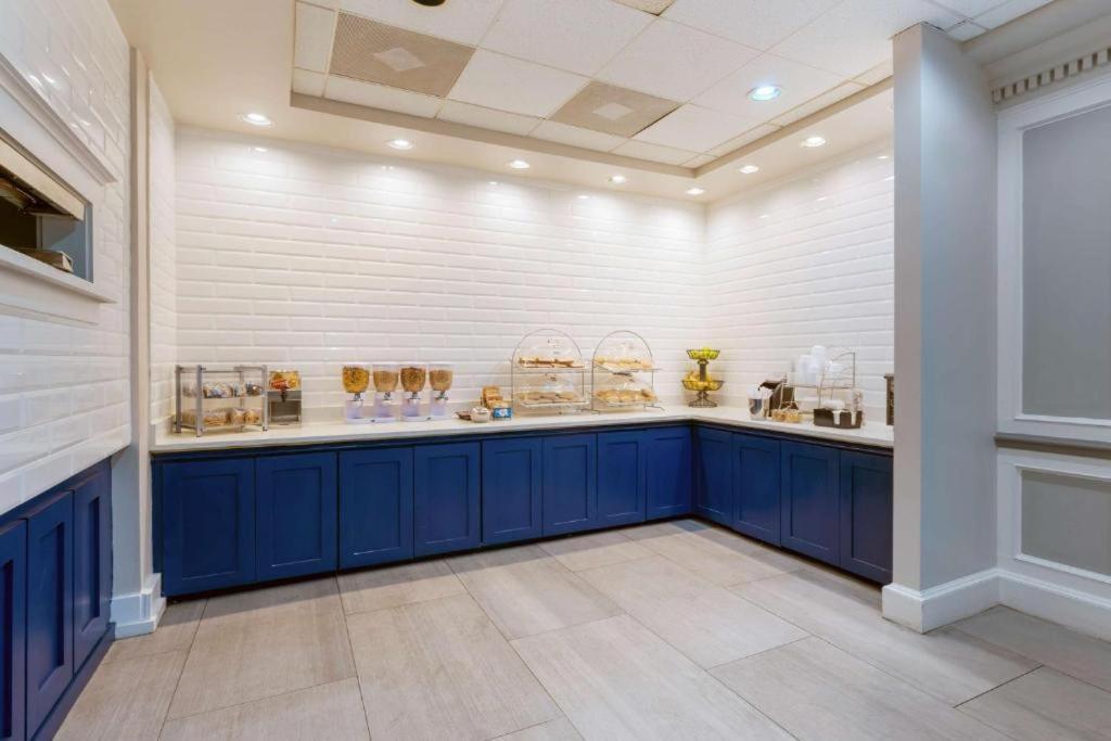 Luxor Inn & Suites, A Travelodge By Wyndham إلكينز المظهر الخارجي الصورة