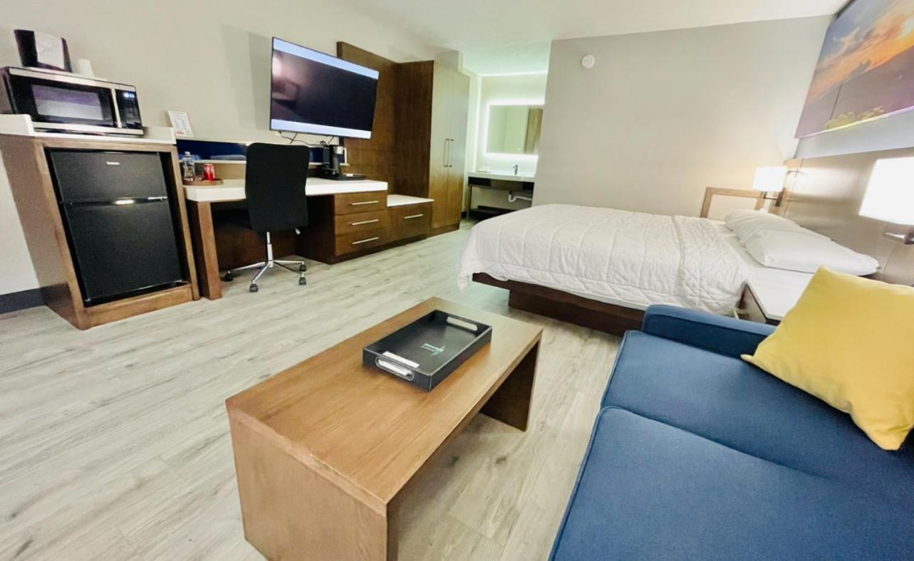 Luxor Inn & Suites, A Travelodge By Wyndham إلكينز المظهر الخارجي الصورة
